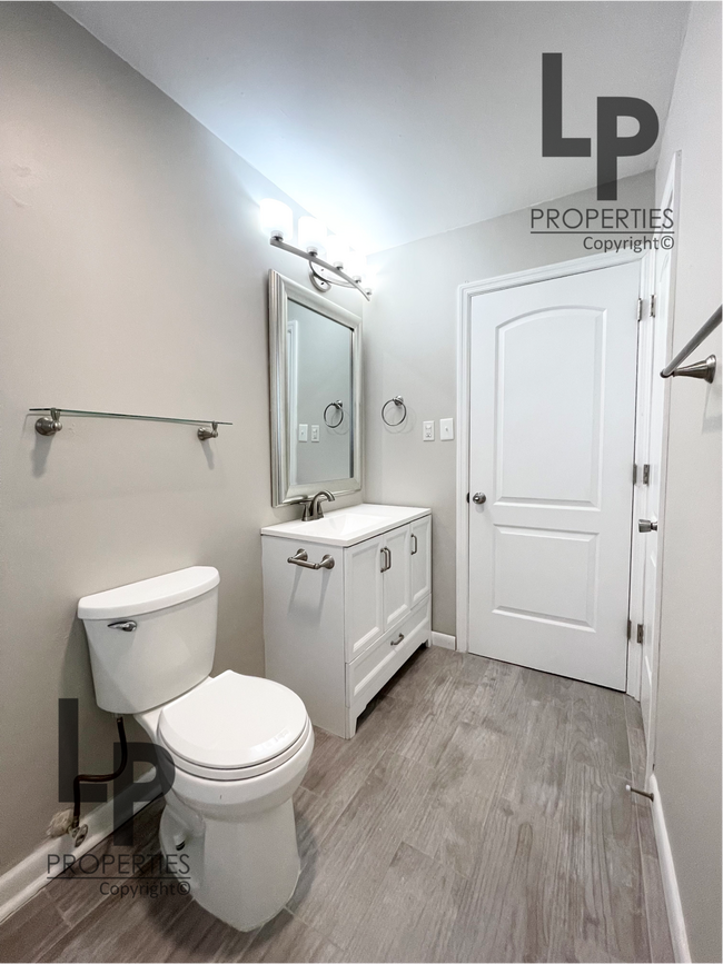 Building Photo - 3479 Greenlawn Dr