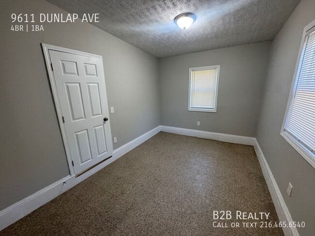 Building Photo - 9611 Dunlap Ave