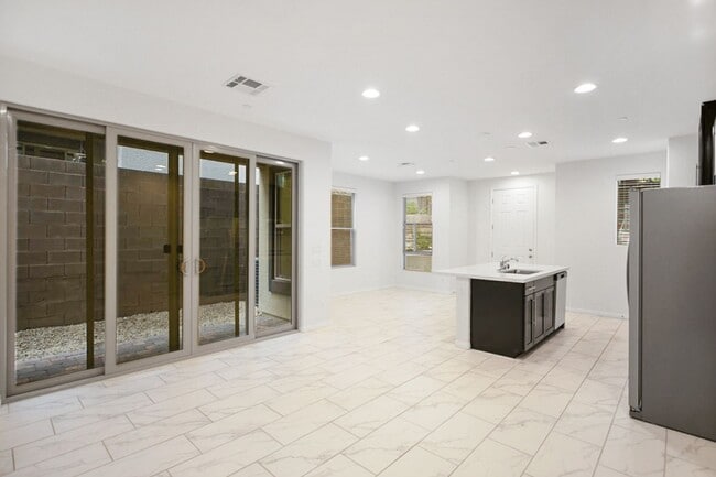 Building Photo - 3 Bed Nicely Upgraded Summerlin TownHome