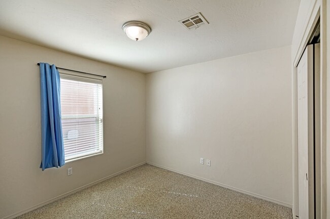 Building Photo - Beautiful Home W/Solar Panels