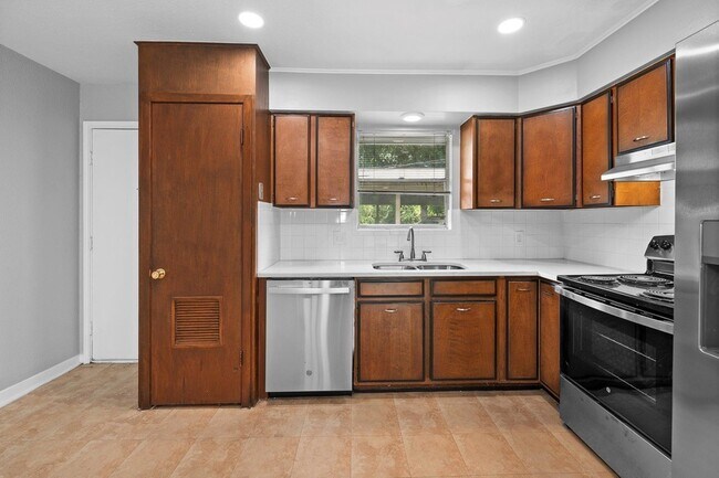 Building Photo - 2712 St Edwards Cir