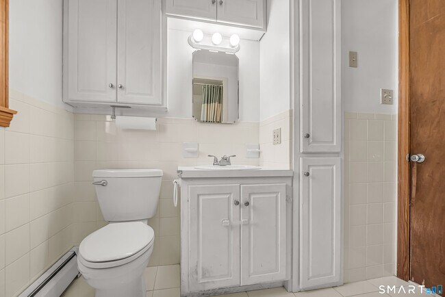 Building Photo - 466 High Hill Rd