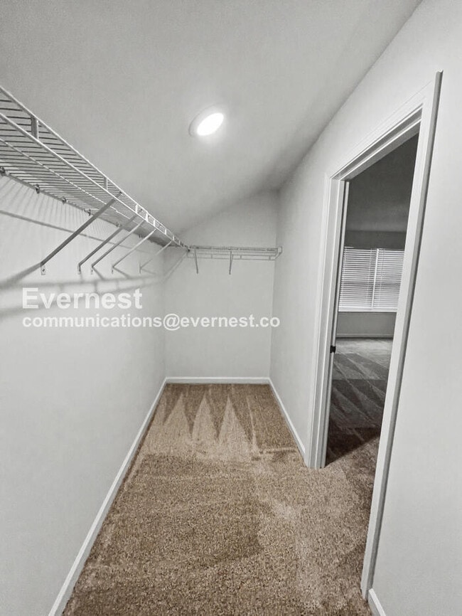 Building Photo - 3 Bed, 2.5 Bath Home with Fenced Yard & Garage / Available Now!