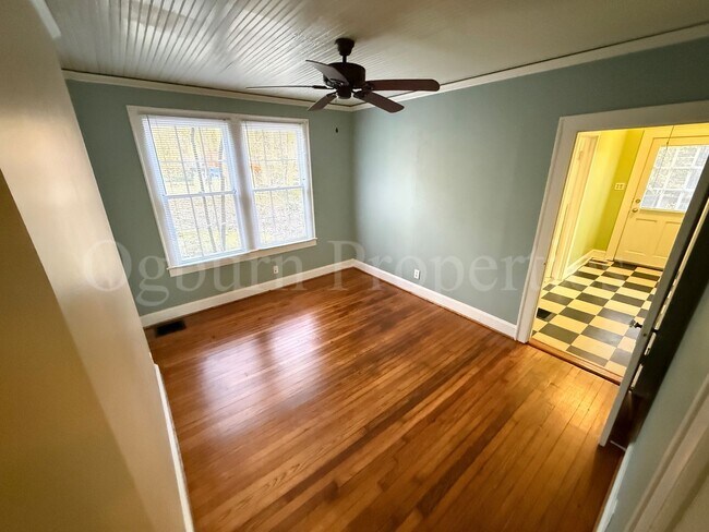 Building Photo - 133 Woodbriar Rd