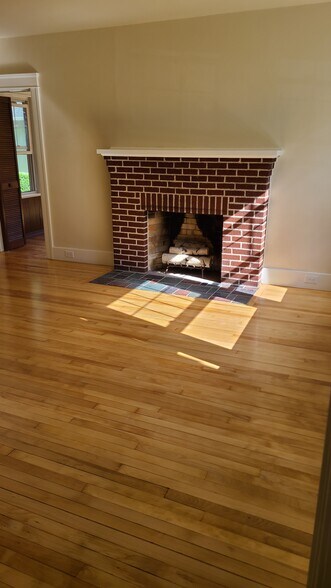 Building Photo - 60 Richmond Ave