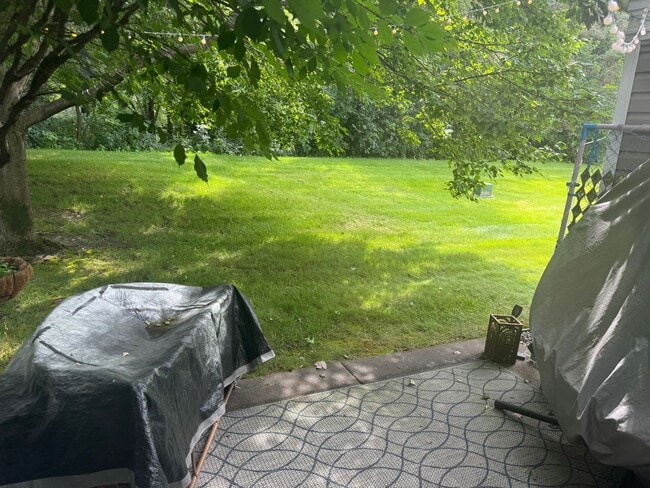 Building Photo - Updated 2 Br / 2 Ba End Unit TH w/ 2-Car G...