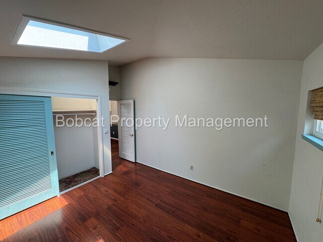 Building Photo - 3 Bed, 2 Bath Home Located in West Carson ...