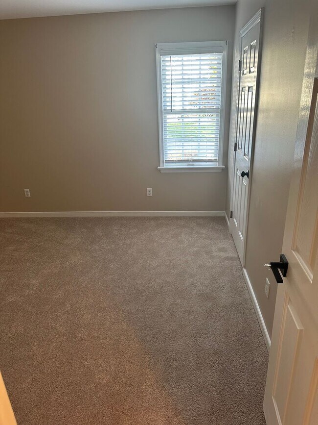Building Photo - 3000 Sandy Bluff Pl