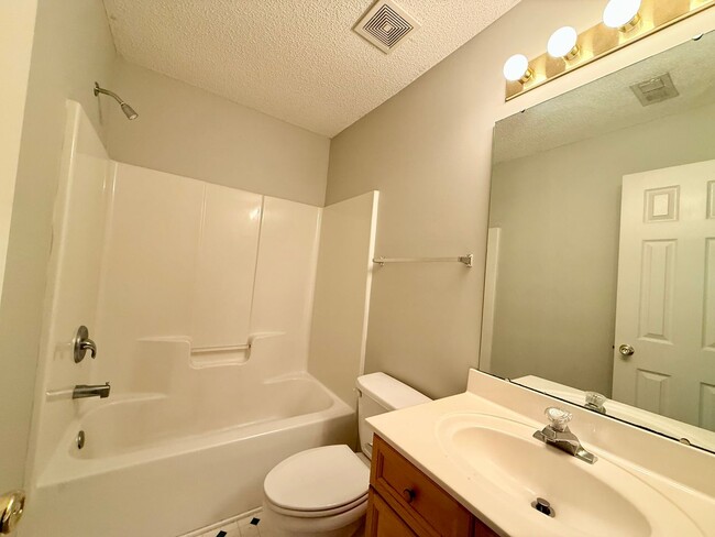 Building Photo - 5731 Cougar Ln