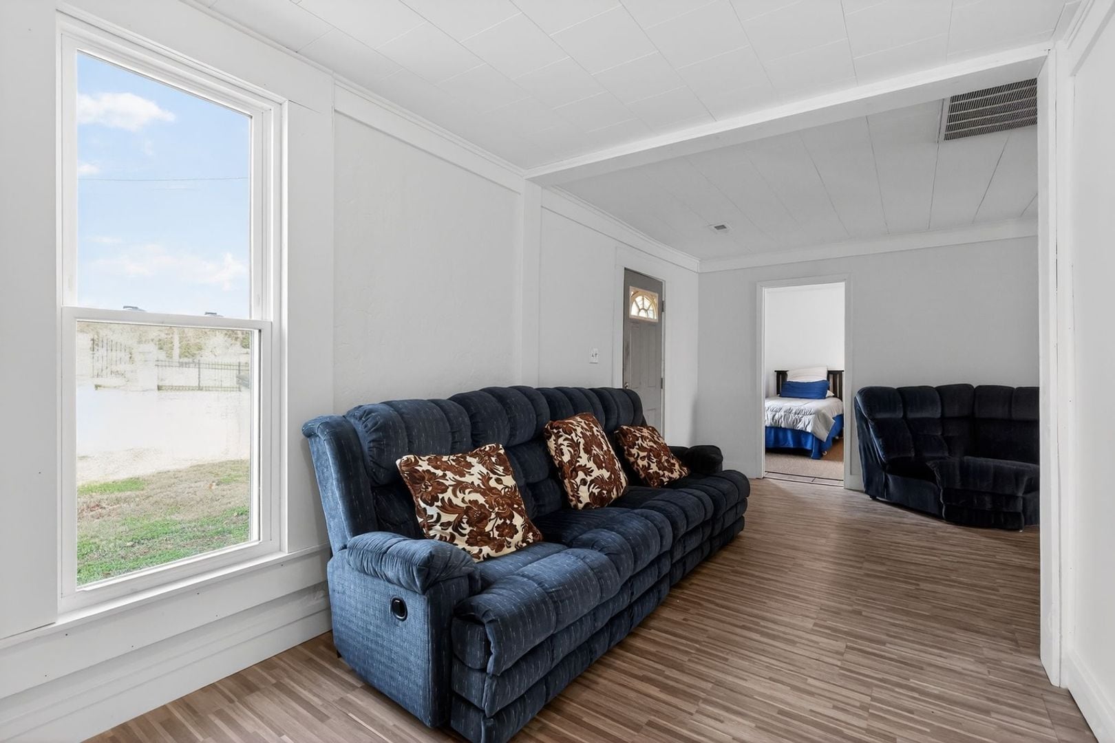 Building Photo - 992 N Maple St