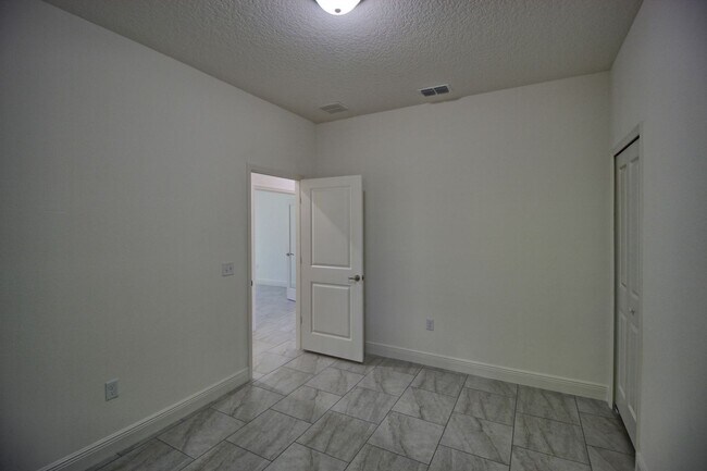 Building Photo - 5054 Marina Dr