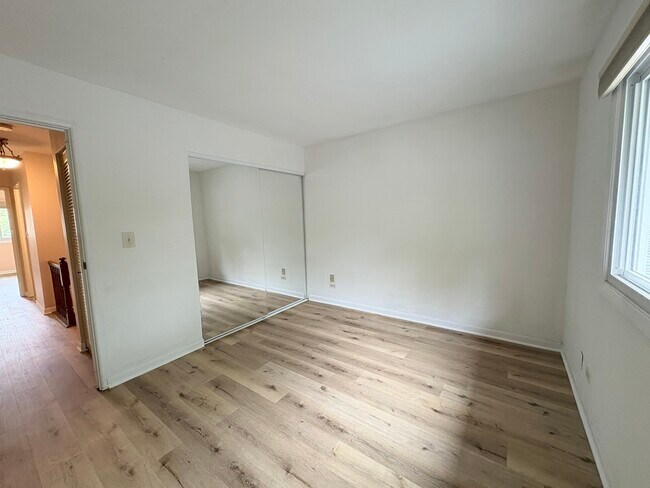 Building Photo - 424 Mallard Dr
