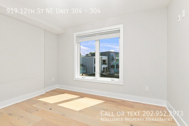 Building Photo - 919 12th St NE