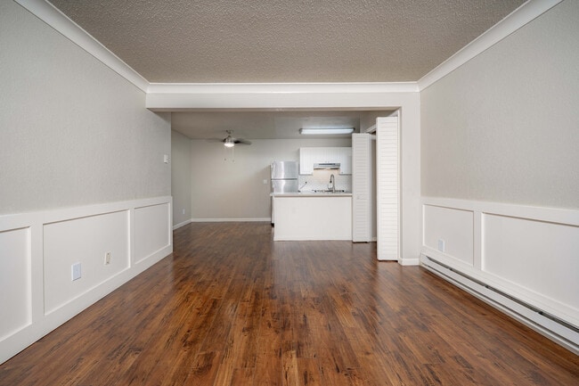 Breakwater 1 Bed, Living Room - Breakwater Apartments