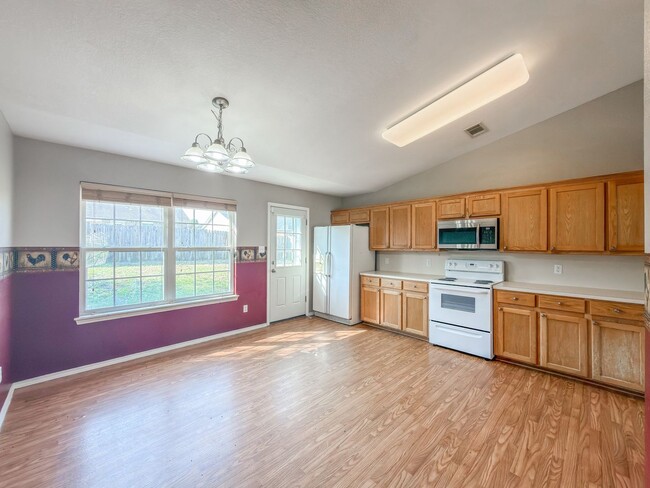 Building Photo - 604 Chateau Dr