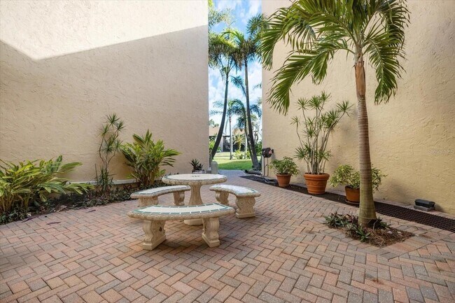 Building Photo - 612 Bird Bay Dr S