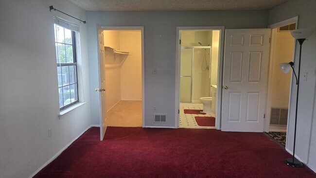 Building Photo - 48 Mendrey Ct