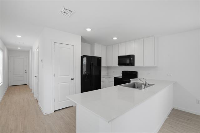 Building Photo - 905 Blue Heron Dr