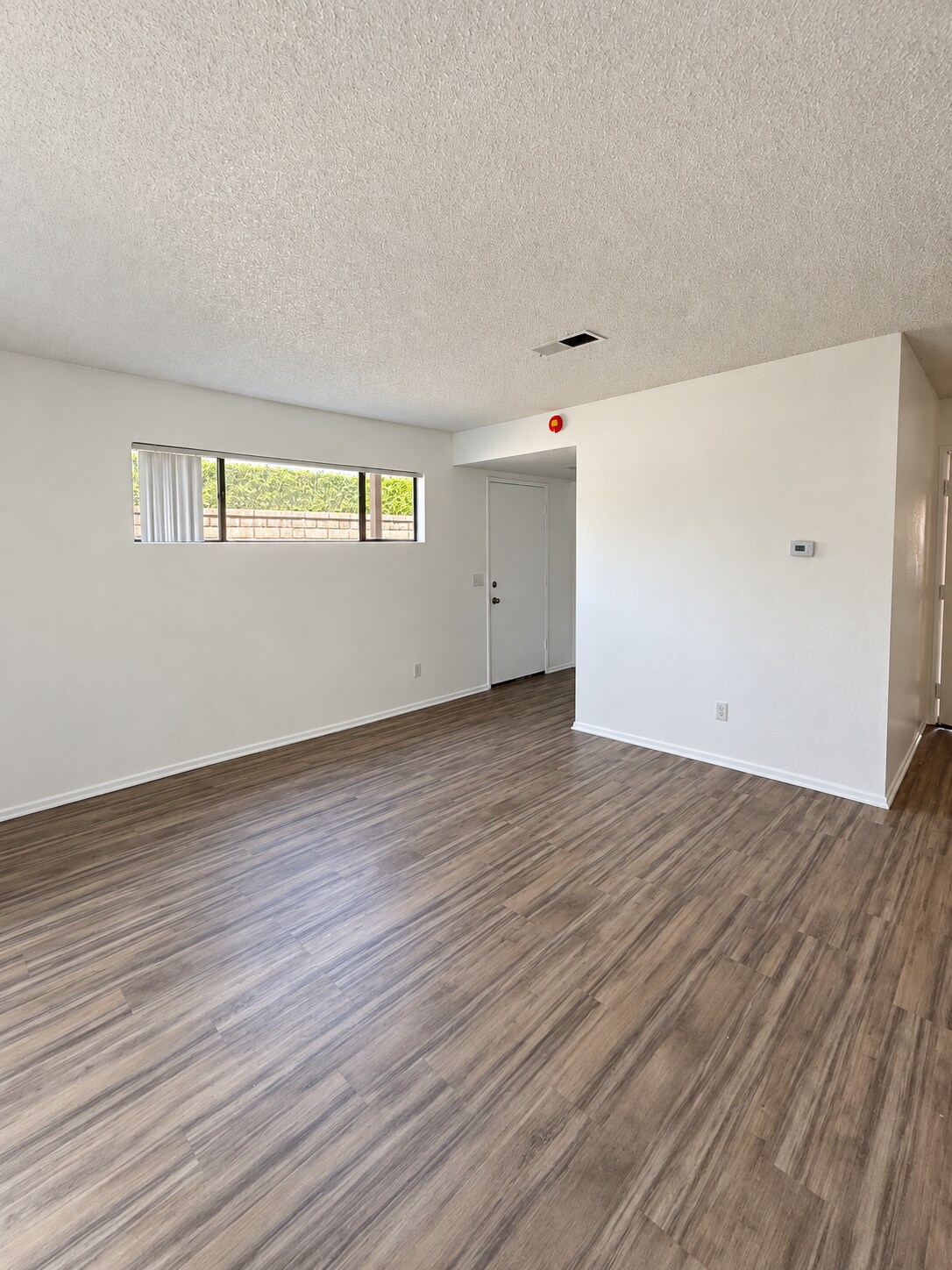 Building Photo - 8320 Vineyard Ave