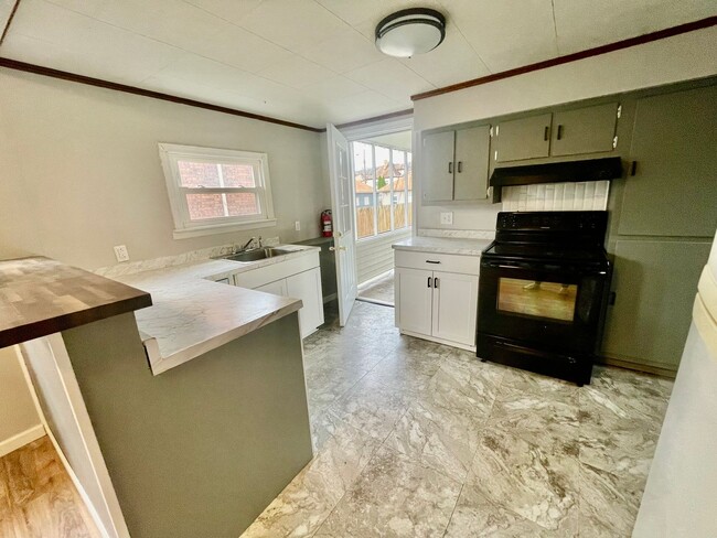Building Photo - 2 Bed 2 Bath- Beaver Falls PA