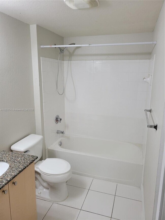 Building Photo - 2564 Centergate Dr