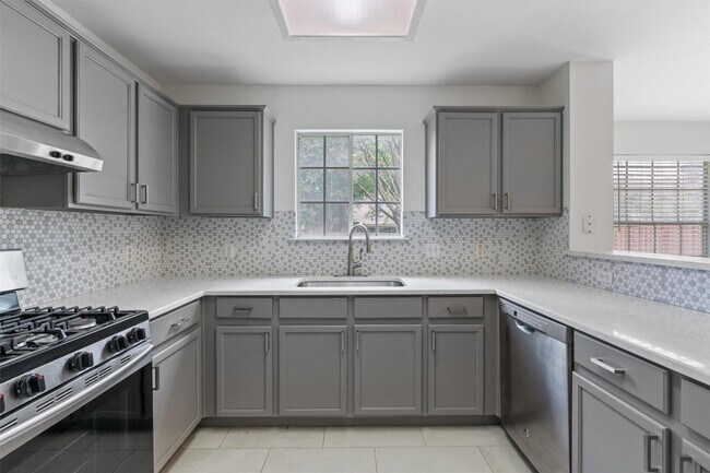 Building Photo - 5017 Cleves St