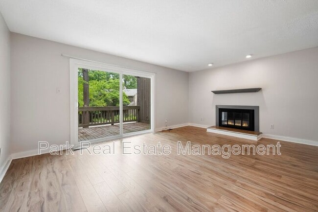 Building Photo - 60 Fernwood Ln