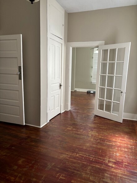 Bedroom living space - 905 20th St