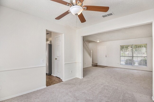 Building Photo - 8201 Cloverglen Ln