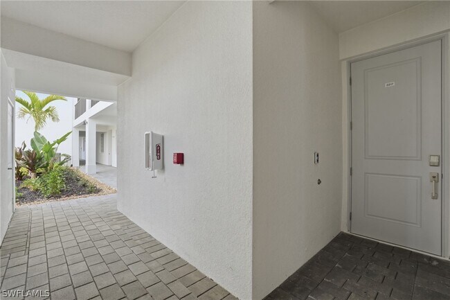 Building Photo - 15375 Grn Acrs Ave