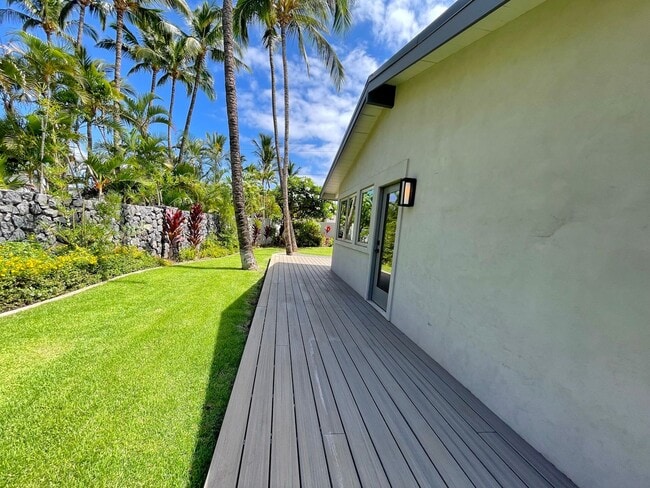 Building Photo - Experience Island Living in a Renovated 2-...