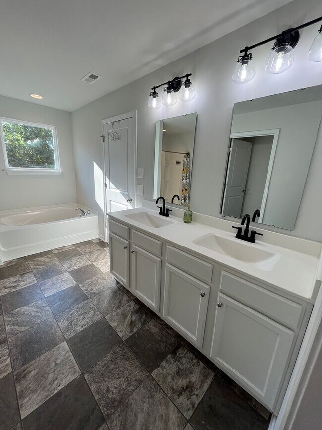 Building Photo - 751 Stradleigh Ct