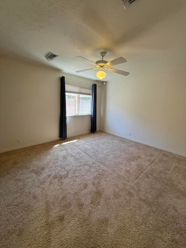 Building Photo - 8319 Santa Clarita St NE