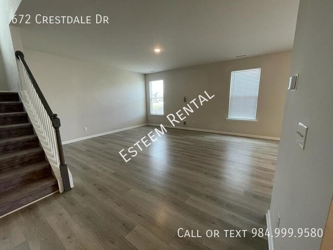 Building Photo - 672 Crestdale Dr