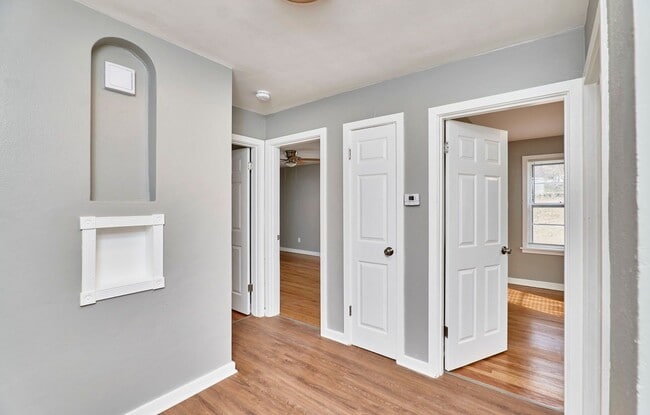 Building Photo - 7361 Melrose Ave