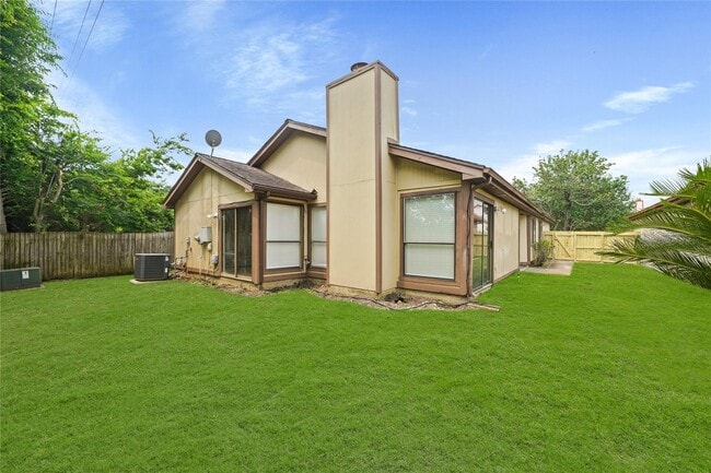 Building Photo - 3409 Meadway Dr