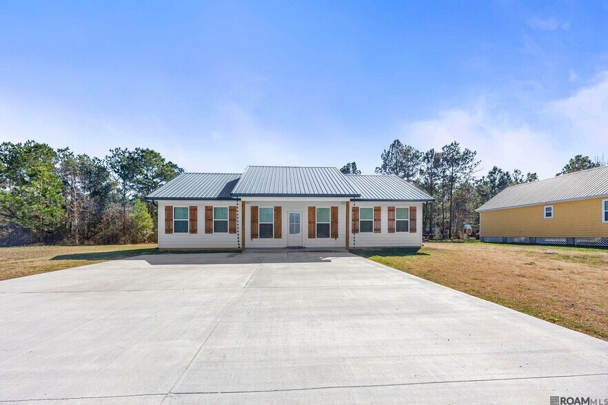 Building Photo - 26400 Ponchatoula Dr