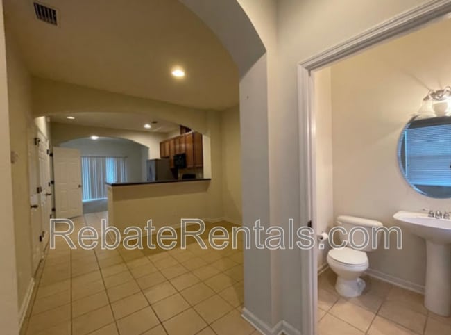Building Photo - 13026 Sunset Lake Dr