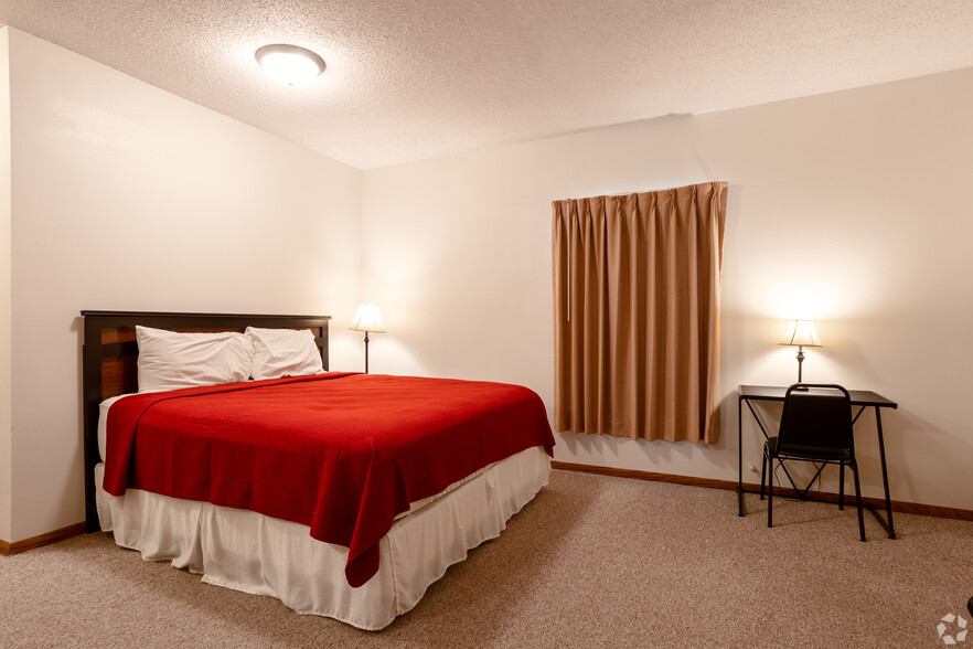 King studio - 1165 Riverside S Dr