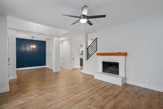 Building Photo - 1203 Thackeray Ln