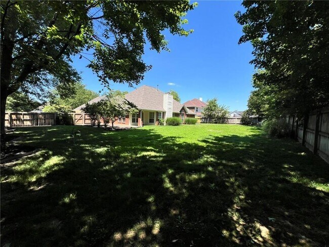 Building Photo - 5408 W Redbud St