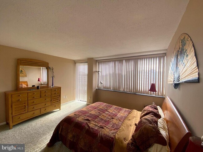 Building Photo - 6301 Stevenson Ave