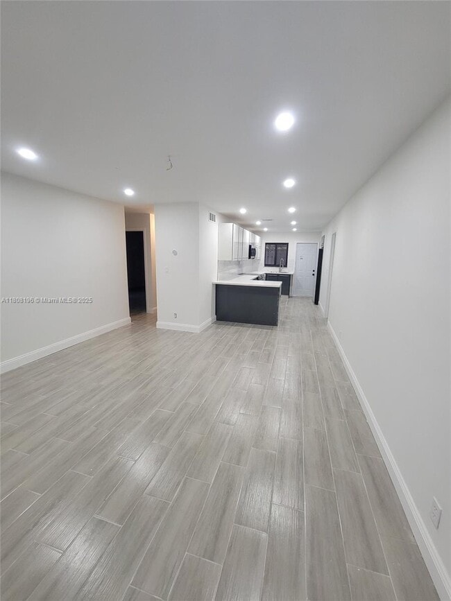 Building Photo - 2300 SW 18th Terrace