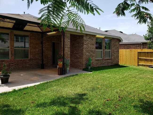 Building Photo - 226 Golden Grain Dr