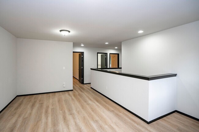 Building Photo - Charming 3BR/2.5BA in Desirable Gig Harbor...