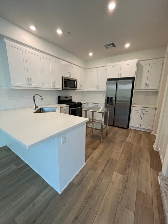 Building Photo - 54 Harmony Dr