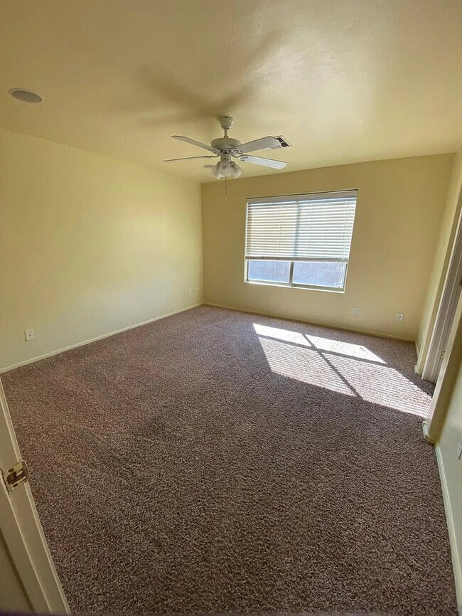 Building Photo - HOUSE FOR RENT