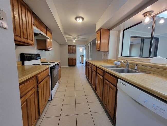 Building Photo - 5325 Brookport Dr