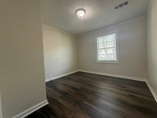 Building Photo - 1242 Airways Blvd