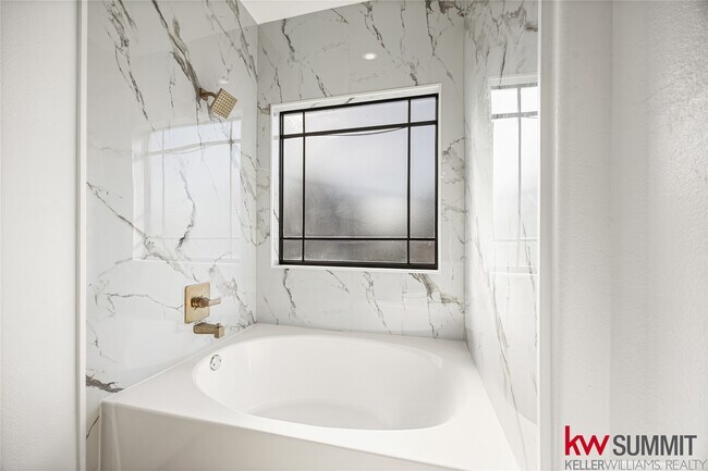 Building Photo - 2410 Calumet St